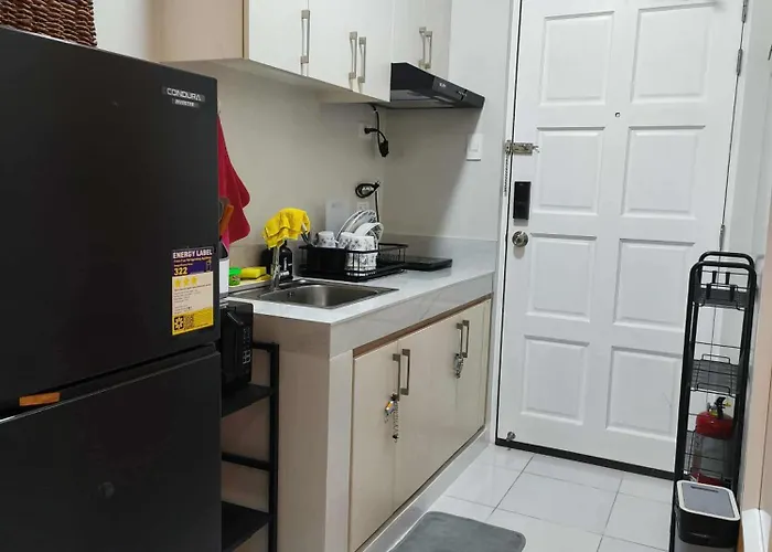 Apartment Rq Stays! At Milan Residenze Fairview Manila